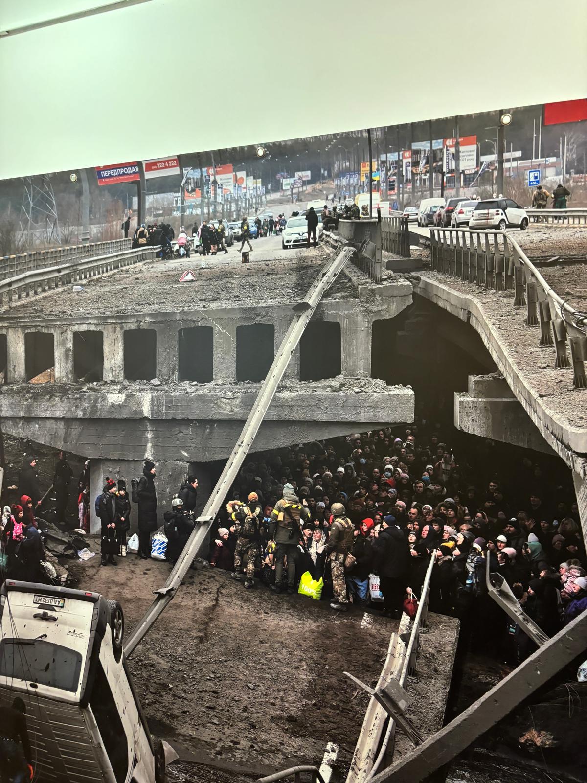 Vista exposición: UCRANIA, la guerra de los civiles. Luis de Vega.