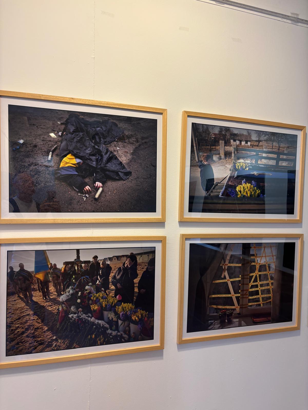 Vista de la exposición: UCRANIA, la guerra de los civiles. Luis de Vega.