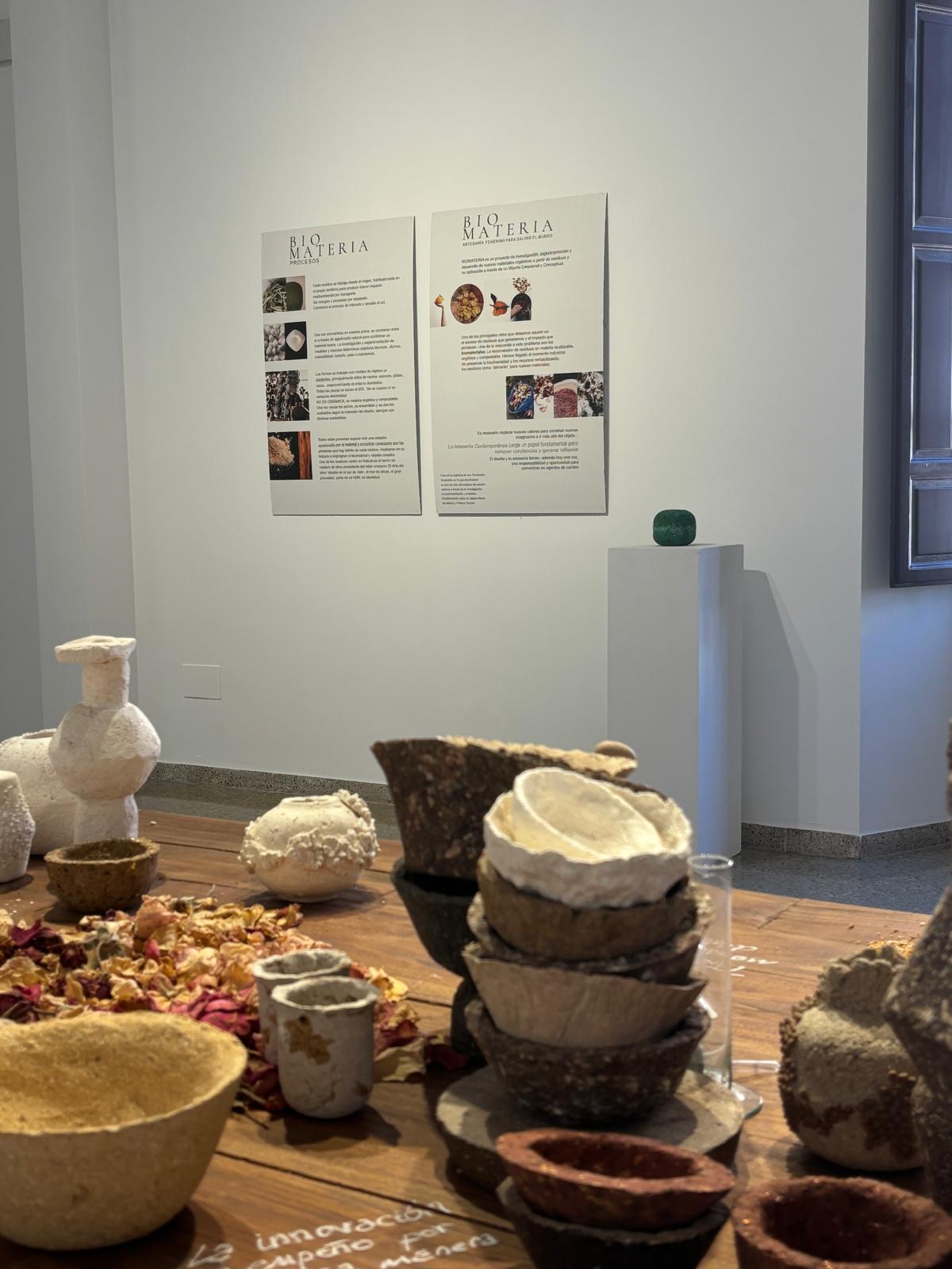 Vista exposición: BIOMATERIA: artesanía femenina para salvar el mundo. Kabuki Artesanía