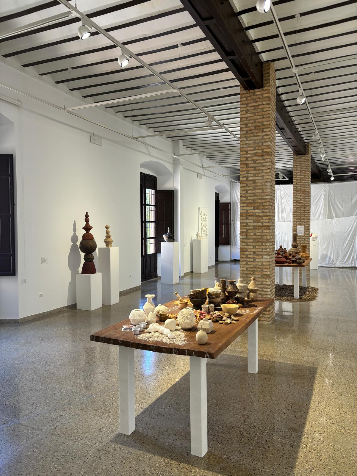 Vista exposición: BIOMATERIA: artesanía femenina para salvar el mundo. Kabuki Artesanía