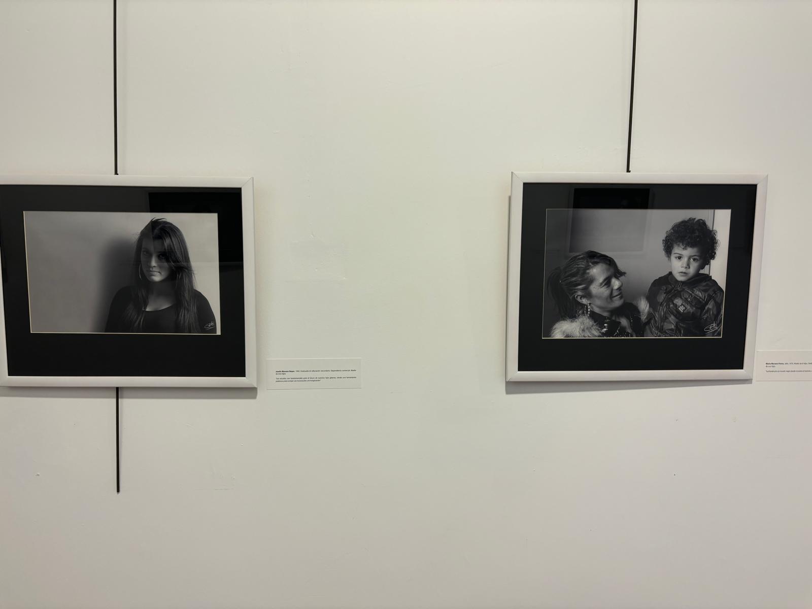 Imagen de los cuadros de la exposición fotográfica, Mujeres Gitanas.