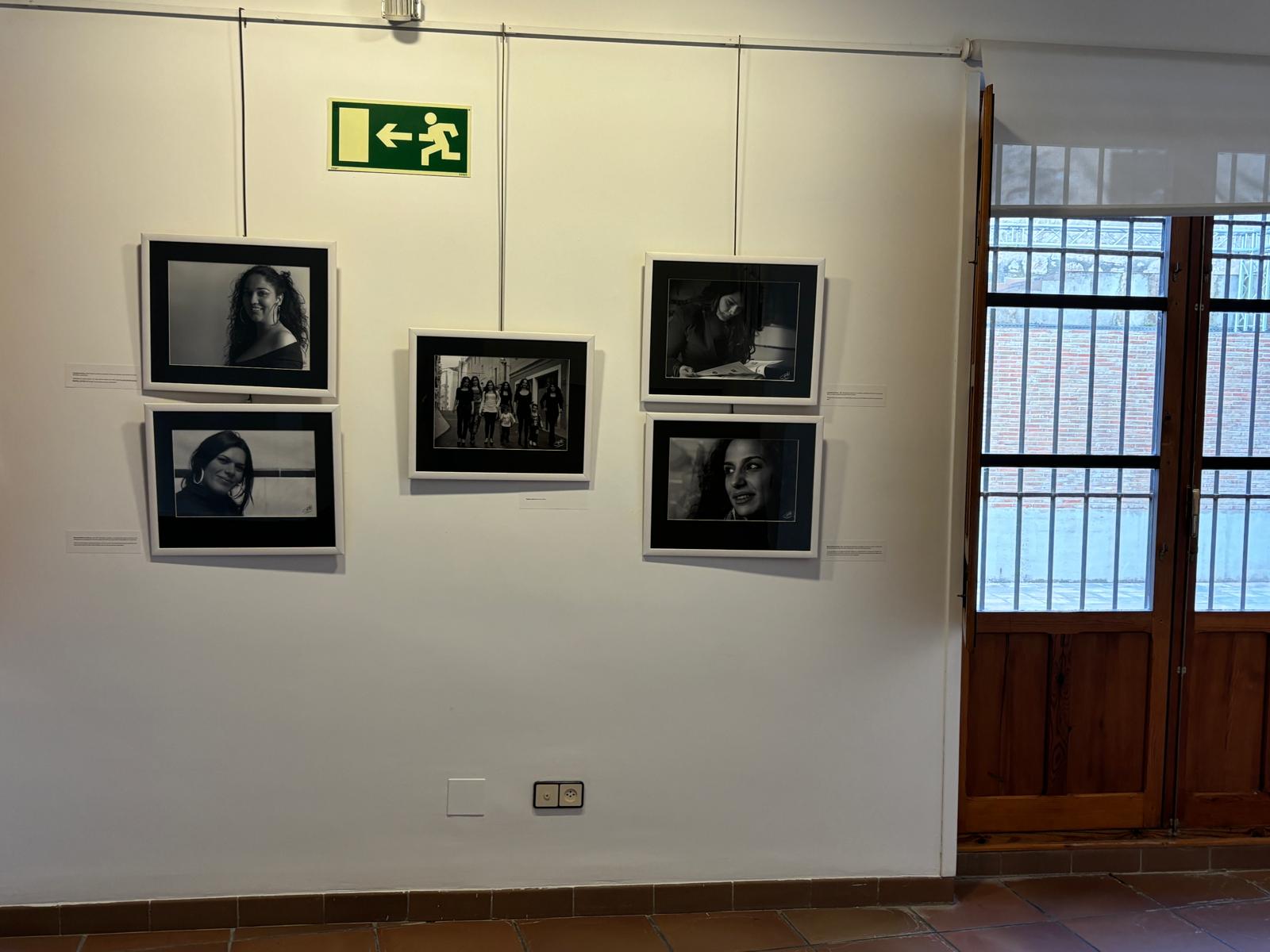 Imagen de los cuadros de la exposición fotográfica, Mujeres Gitanas.