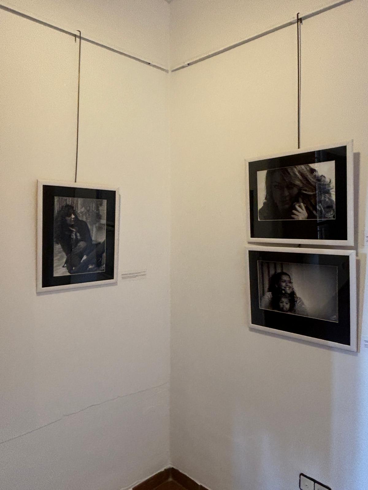 Imagen de los cuadros de la exposición fotográfica, Mujeres Gitanas.