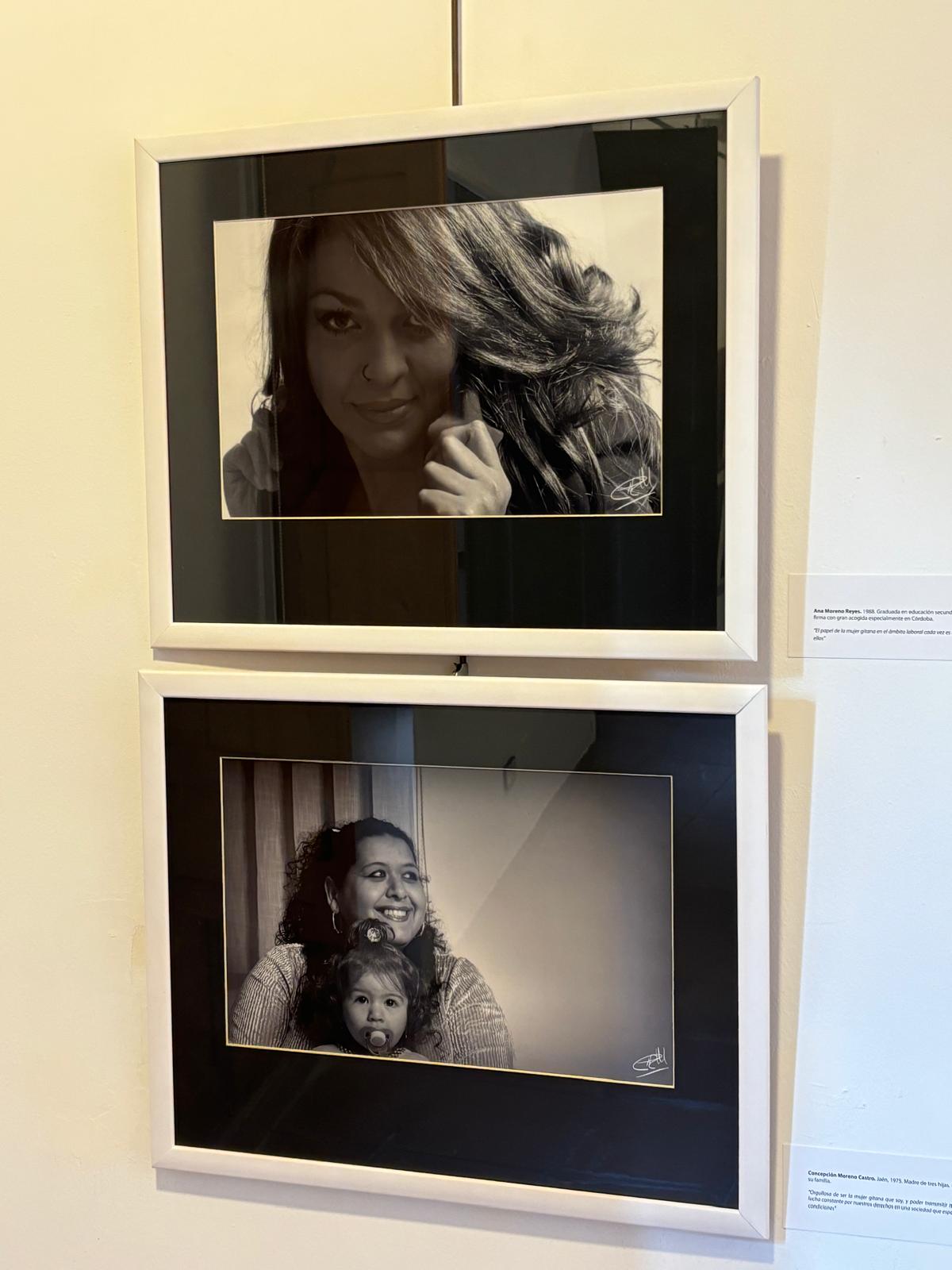Imagen de los cuadros de la exposición fotográfica, Mujeres Gitanas.